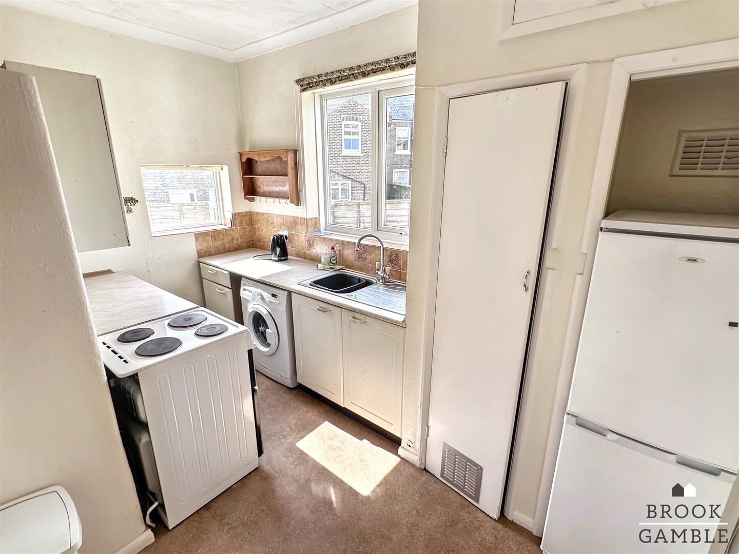 1 Bedroom Flat - Garden. 2 Charleston Road in Eastbourne,  6